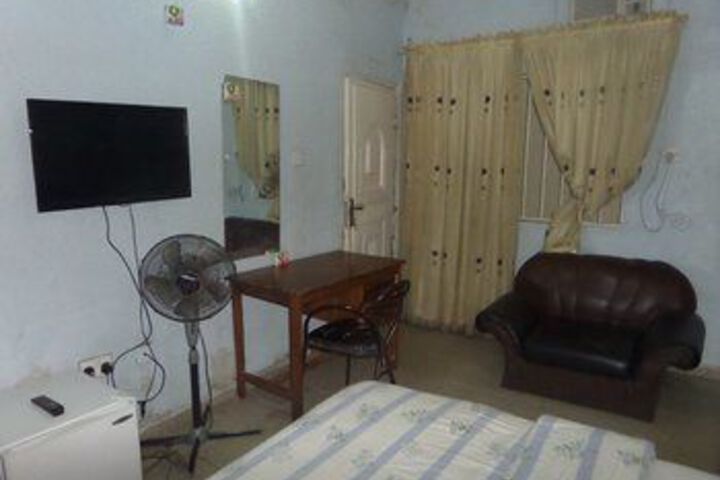 Room 15 of 28