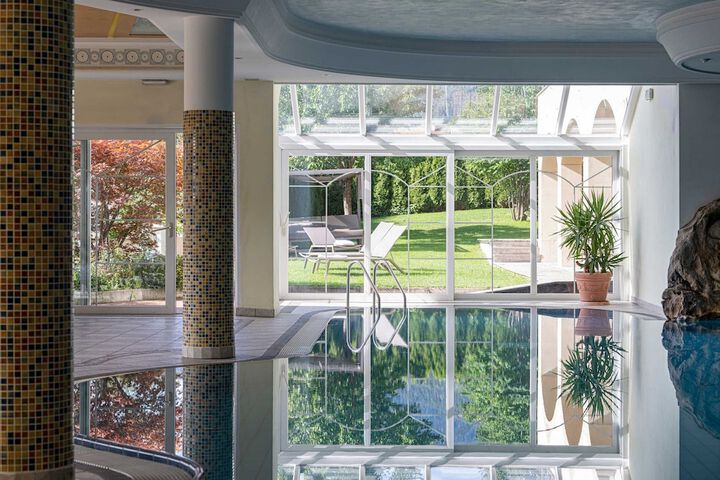 Hotel with Pool