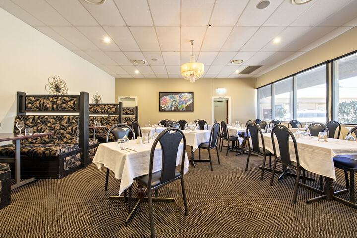 Dining 77 of 89