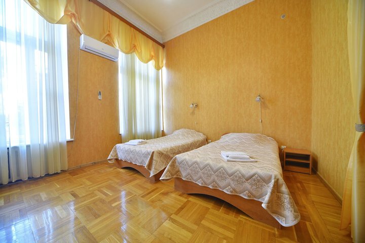 Room 33 of 40
