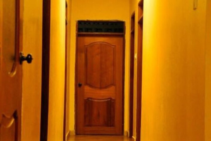 Ballroom/Hall 16 of 18