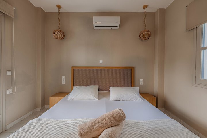 Room 6 of 73