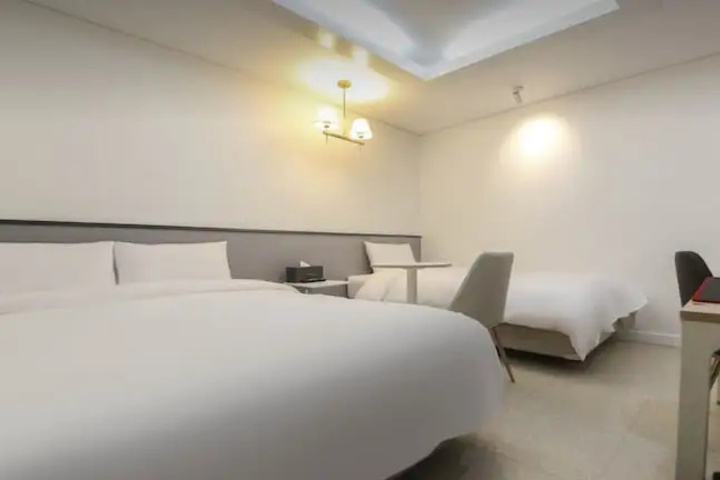 Room 6 of 22