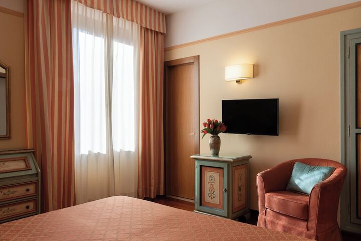 Room 21 of 106