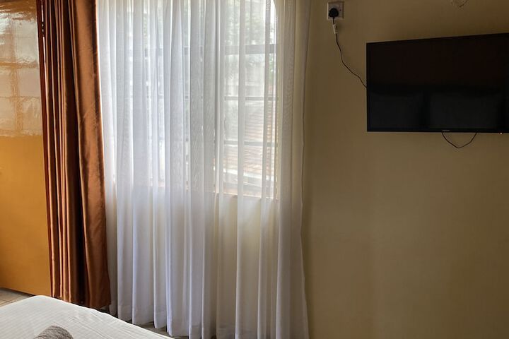 Room 8 of 29