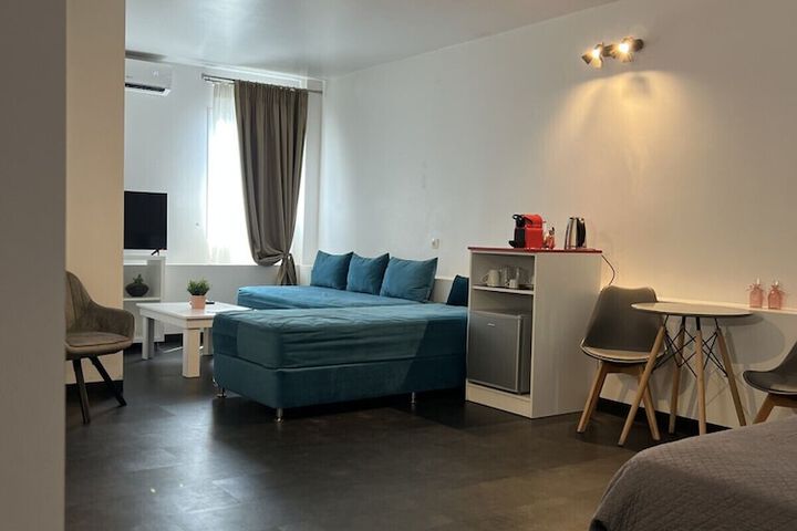 Room 4 of 34