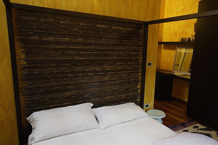 Room 11 of 42