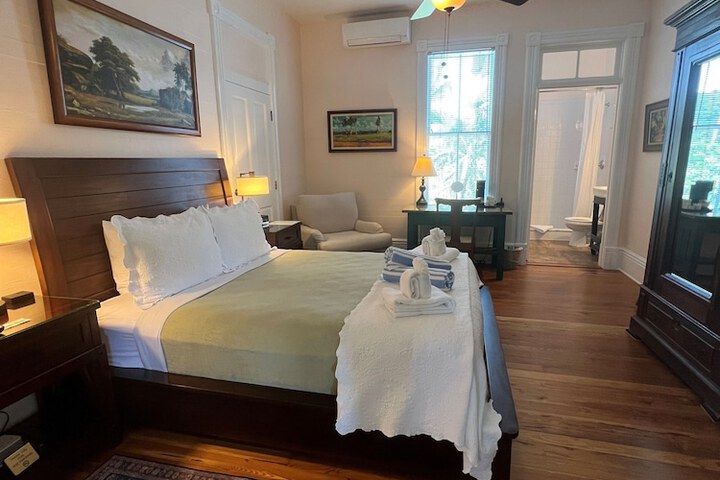 Room 26 of 60