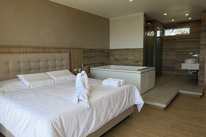 Room 6 of 19
