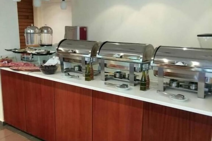 Dining 10 of 13
