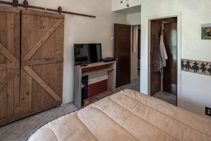 Room 2 of 17