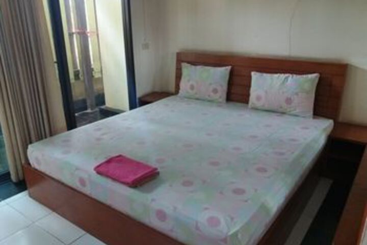 Room 8 of 19