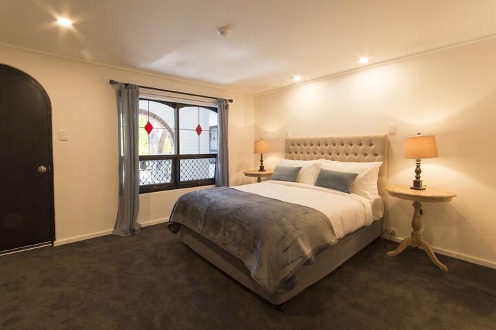 Room 4 of 33