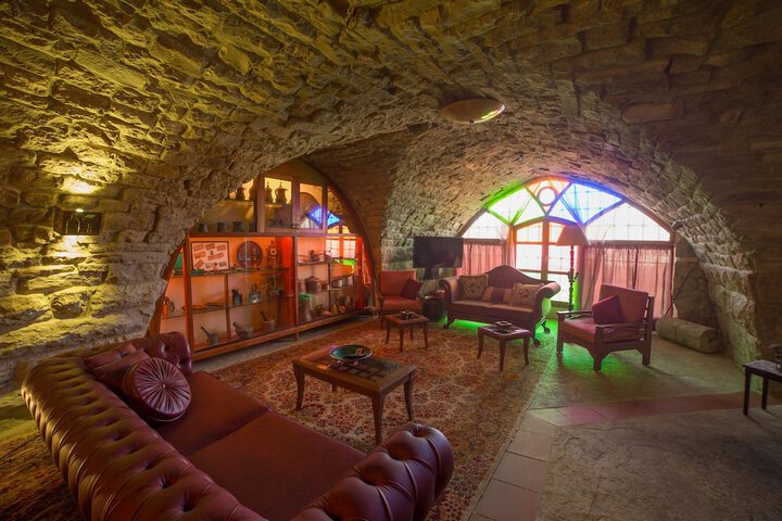 Lounge 21 of 26