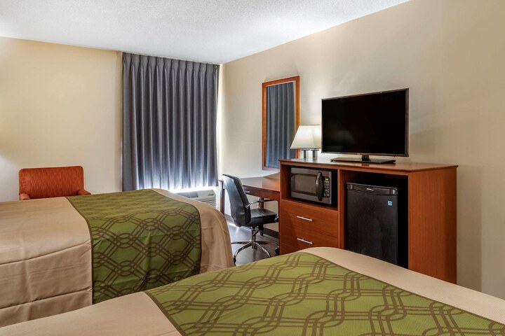 2 Double Beds (10 of 13)