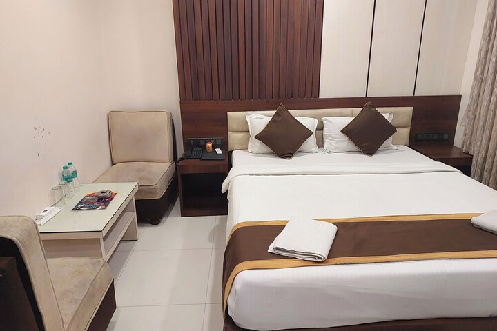 Room 33 of 114