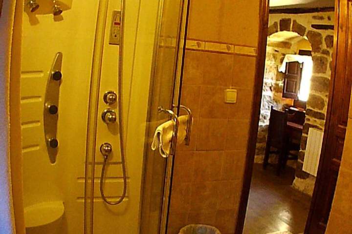 Room 27 of 46
