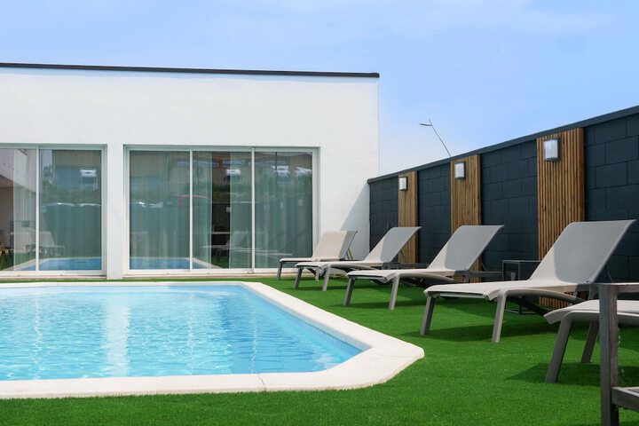Pools & Facilities