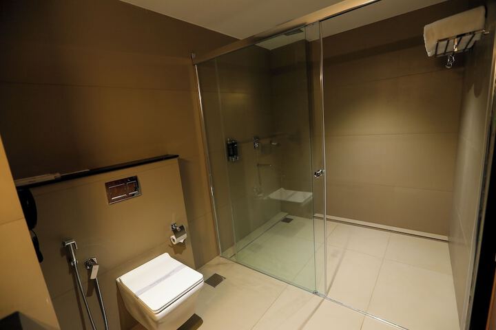 Room 33 of 61