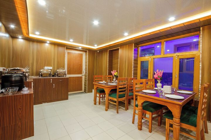 Dining 10 of 18