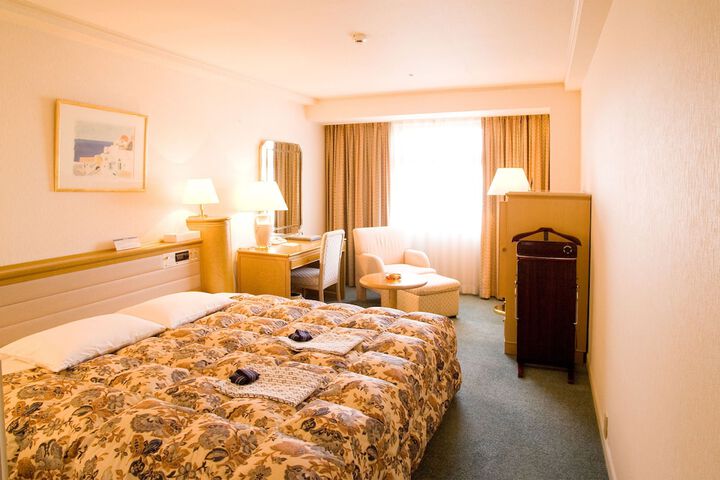 Room 4 of 33