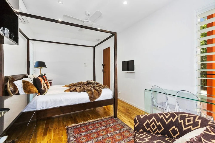 Room 2 of 11