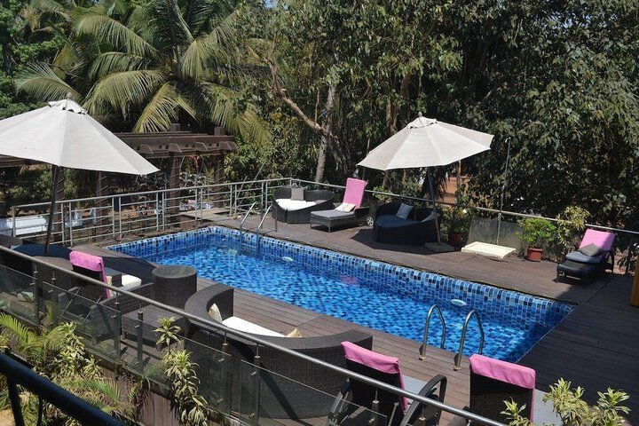 Hotel with Pool