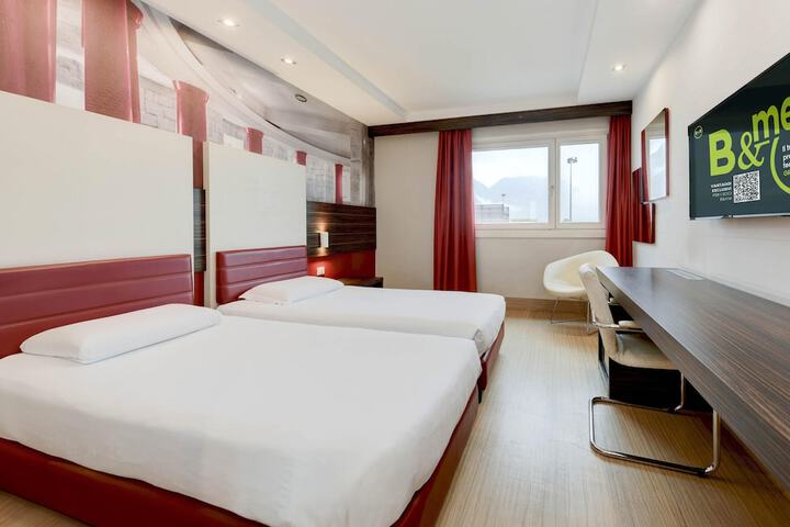 Room 2 of 30