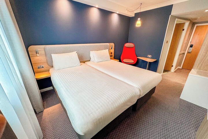 Room 9 of 80