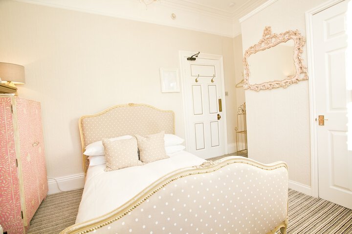 Room 174 of 250