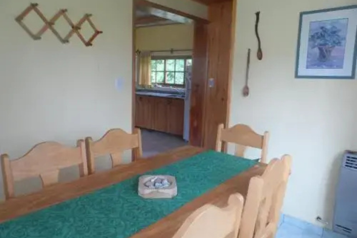 Room 4 of 9