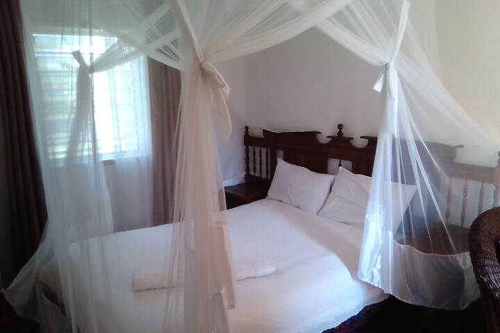 Room 4 of 42
