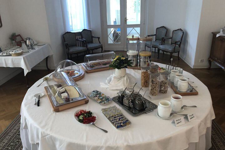 Breakfast/Coffee Service 29 of 35