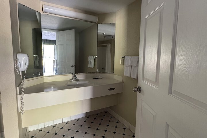 1 King Bed Mobility Accessible Bathtub with Grab Bars (5 of 9)