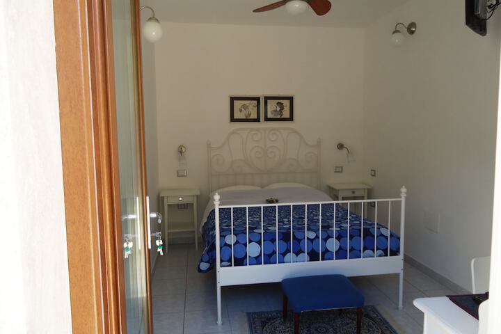 Room 10 of 48