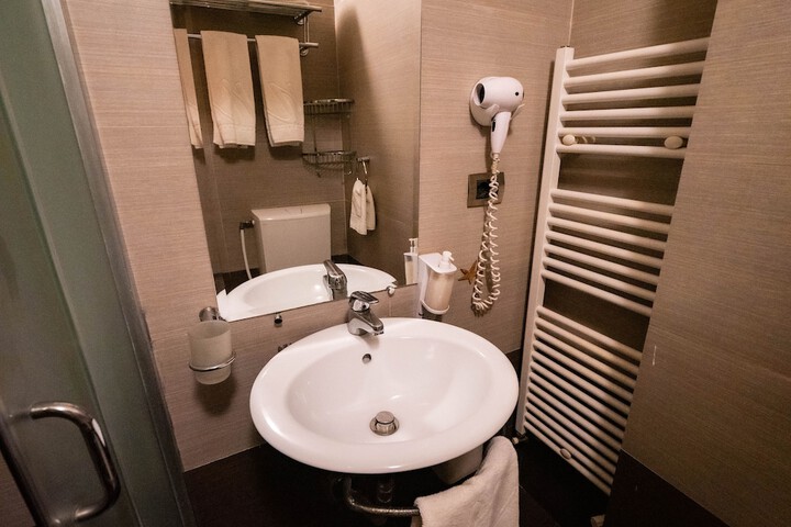 Room 41 of 80