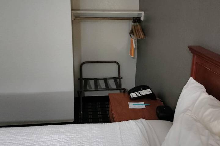 Room 106 of 190