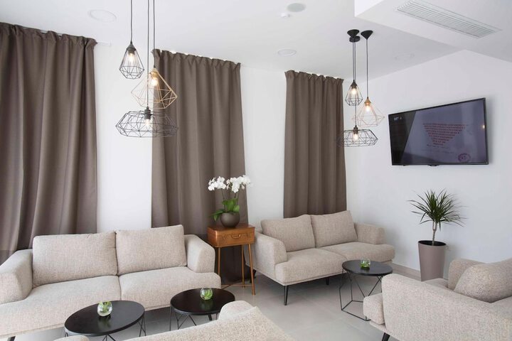 Lounge 56 of 66