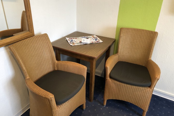 Room 9 of 10