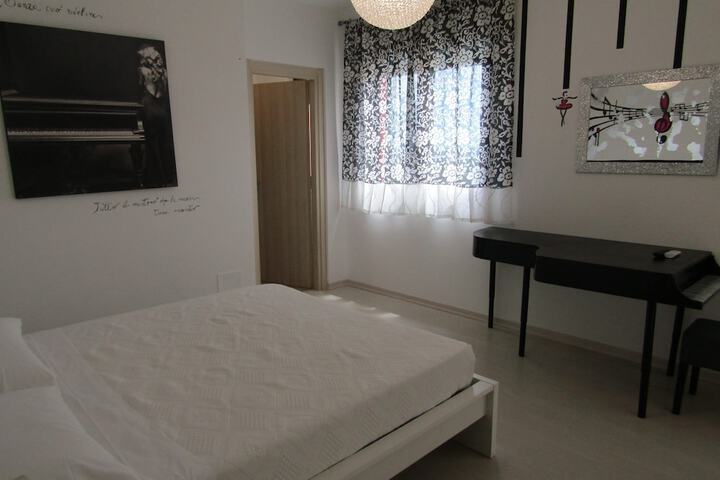 Room 10 of 45