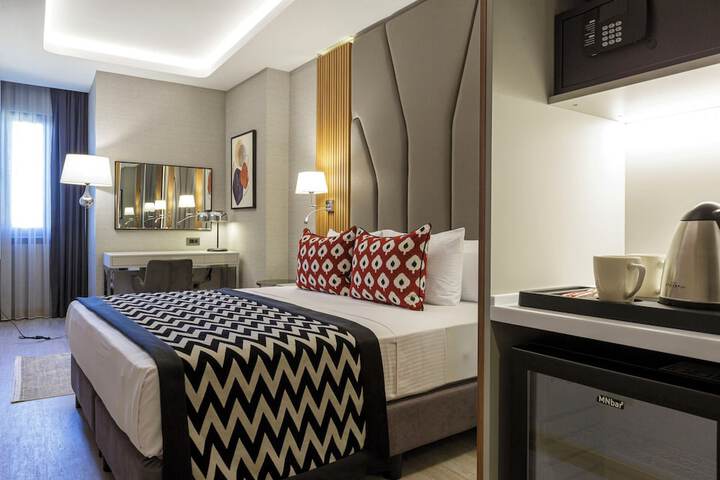 Room 32 of 61