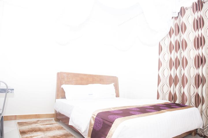 Room 6 of 24