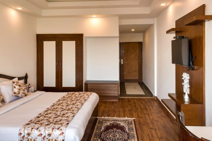 Room 5 of 32