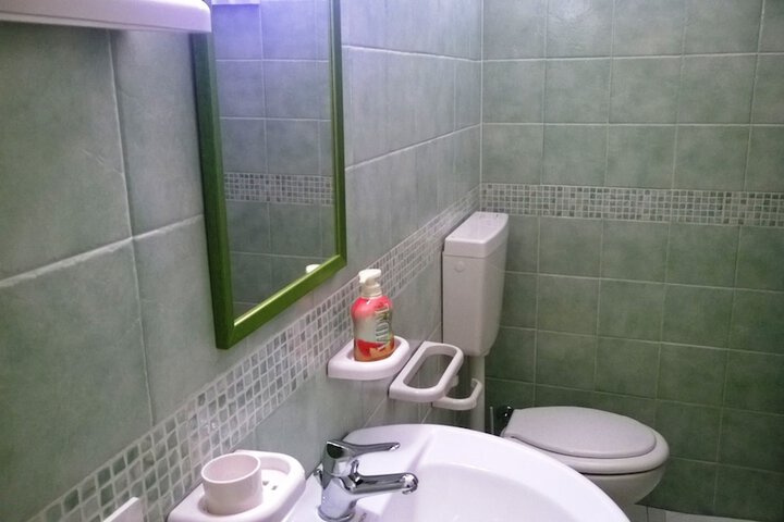 Room 9 of 9