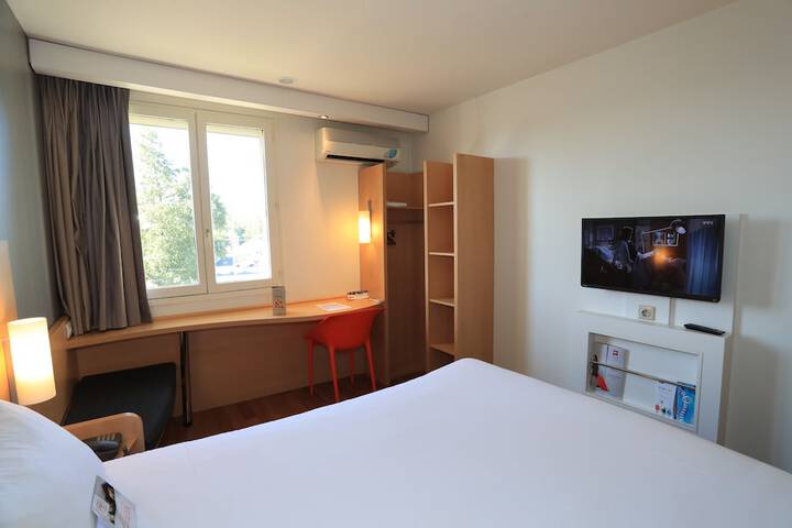 Room 3 of 50