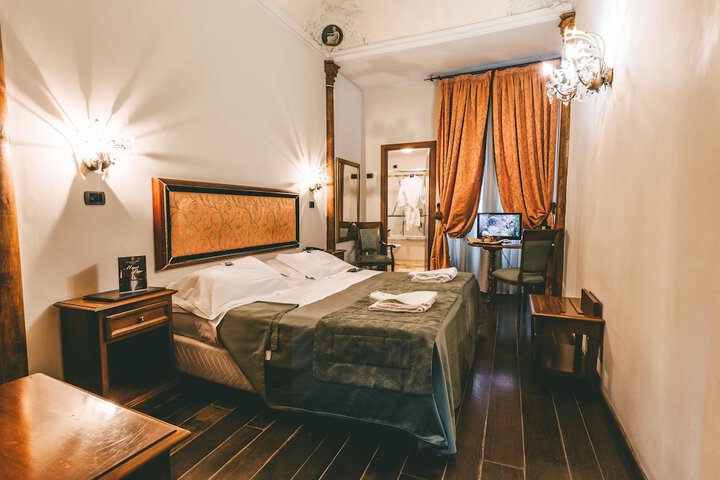 Room 44 of 98