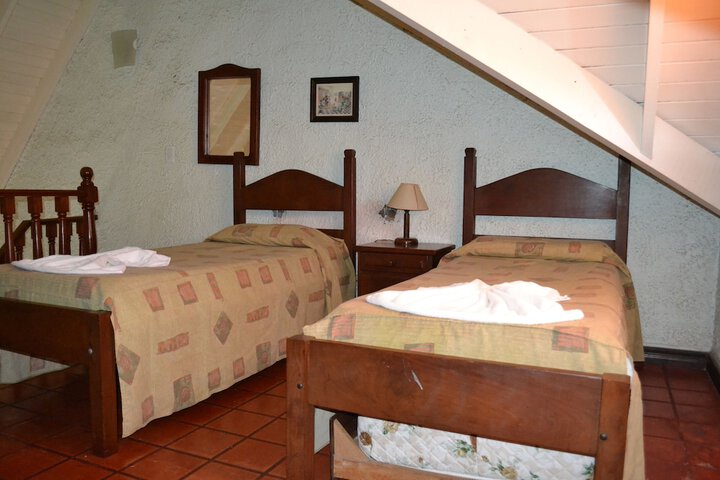 Room 6 of 10