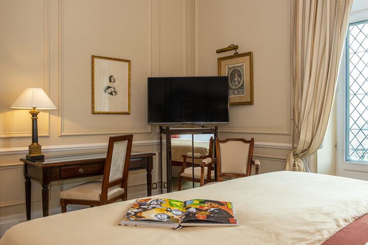 Room 5 of 181