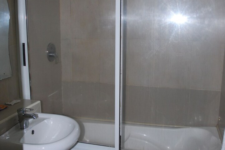 Room 14 of 18