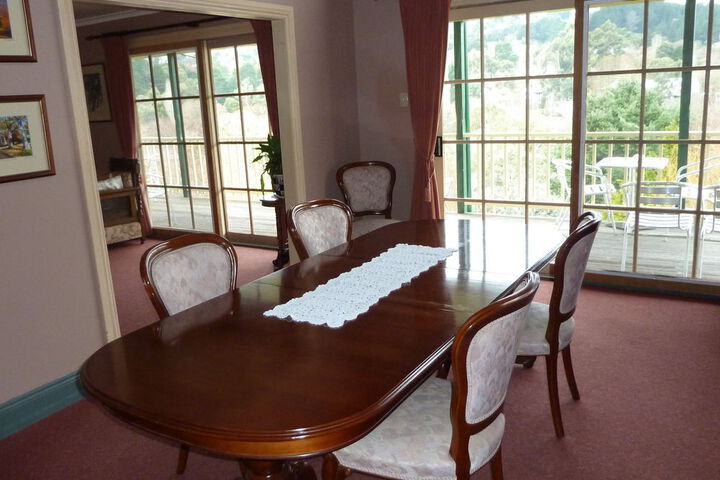 Dining 12 of 13